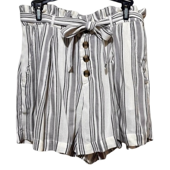 American Eagle Striped Paper Bag Dressy Shorts Off-white & Cream Size Large - Picture 1 of 9